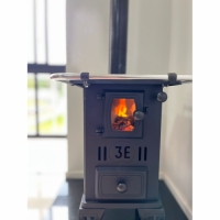 Foto FOGÃO À LENHA DE FERRO FUNDIDO 00 COM PORTA DE VIDRO